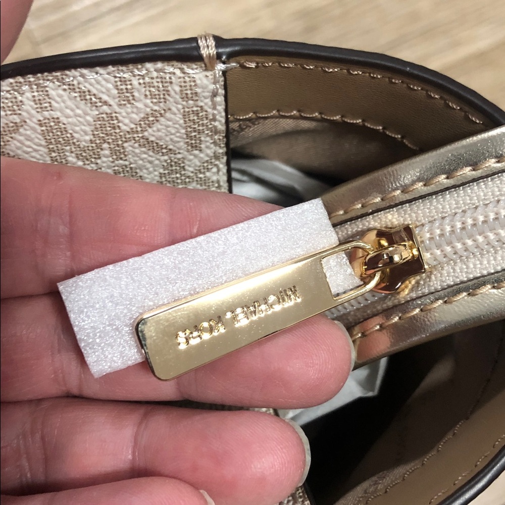 New Michael Kors Cream and Gold Large Tote Bag - Picture 11 of 14
